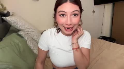 Snapshot of cami_calderon chatting on 05.28.26 Camila online show from 05.28.26