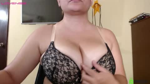 Snapshot of camiilahotxxx chatting on 02.12.25 Camila online show from 02.12.25