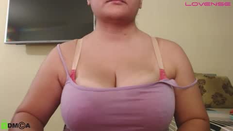 Snapshot of camiilahotxxx chatting on 09.22.25 Camila online show from 09.22.25