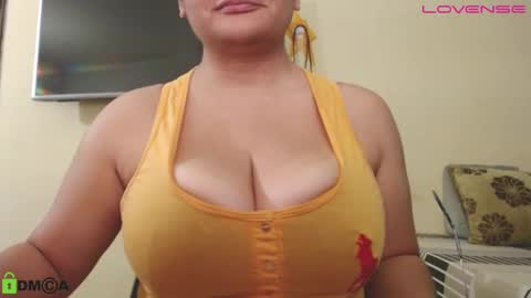 Snapshot of camiilahotxxx chatting on 10.03.25 Camila online show from 10.03.25