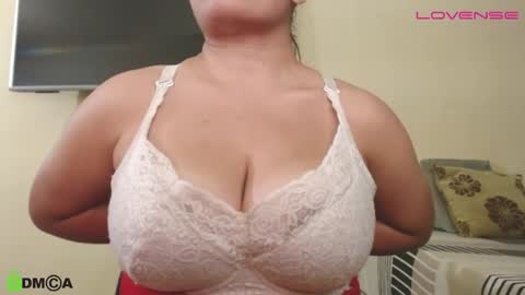 Snapshot of camiilahotxxx chatting on 10.10.25 Camila online show from 10.10.25