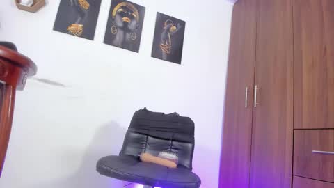 Snapshot of camila_hots chatting on 10.21.25 camila_hots online show from 10.21.25