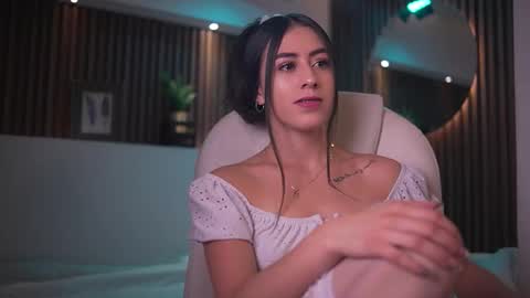 Snapshot of camila_martinez9 chatting on 10.01.25 camila_martinez9 online show from 10.01.25