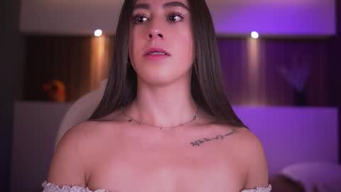 Snapshot of camila_martinez9 chatting on 11.20.25 camila_martinez9 online show from 11.20.25