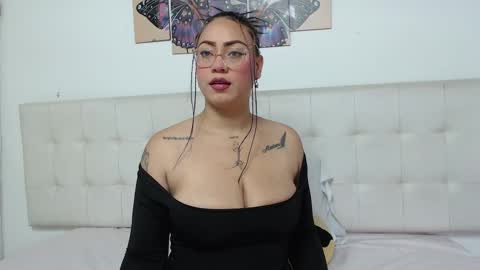 Snapshot of camila_sweet_3 chatting on 10.16.25 Camila online show from 10.16.25