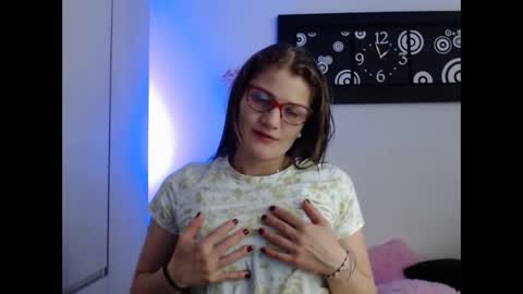 Snapshot of camila_ventura chatting on 09.30.25 Camila ventura online show from 09.30.25