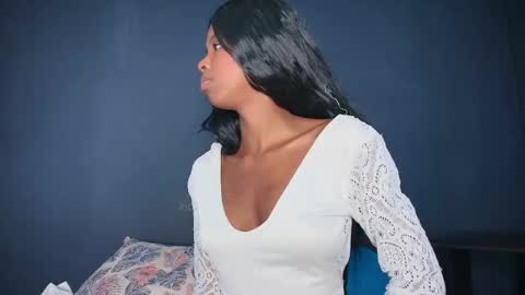 Snapshot of camilaasaenz_ chatting on 09.22.25 C A M I L A online show from 09.22.25