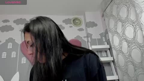 Snapshot of camilahunter__ chatting on 01.28.25 Camila online show from 01.28.25