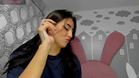 Snapshot of camilahunter__ chatting on 02.11.25 Camila online show from 02.11.25