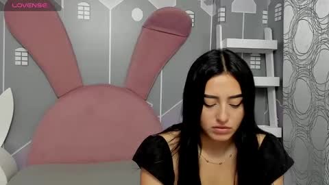 Snapshot of camilahunter__ chatting on 02.19.25 Camila online show from 02.19.25