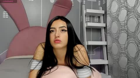 Snapshot of camilahunter__ chatting on 03.11.25 Camila online show from 03.11.25