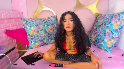 Snapshot of camilaqueenh chatting on 10.17.25 camilaqueenh online show from 10.17.25