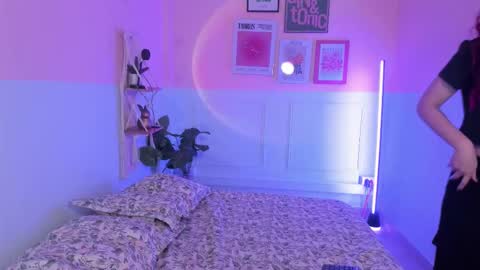 Snapshot of camilarivers chatting on 09.28.25 Camila online show from 09.28.25