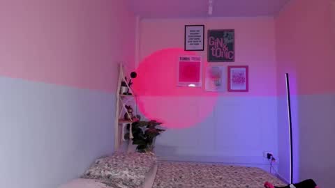 Snapshot of camilarivers chatting on 10.09.25 Camila online show from 10.09.25