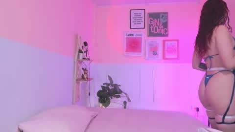 Snapshot of camilarivers chatting on 10.13.25 Camila online show from 10.13.25