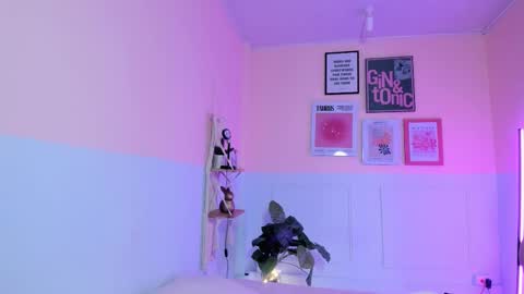 Snapshot of camilarivers chatting on 10.14.25 Camila online show from 10.14.25