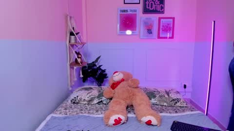 Snapshot of camilarivers chatting on 11.05.25 Camila online show from 11.05.25