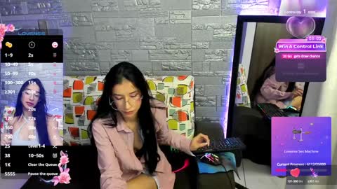 Snapshot of camilavill chatting on 12.04.24 CamilaVill online show from 12.04.24