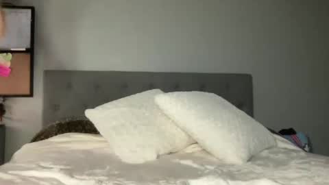 Camila Cruz online show from 09.30.25