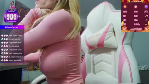 Snapshot of camillacassidy chatting on 11.11.25 CamillaCassidy online show from 11.11.25