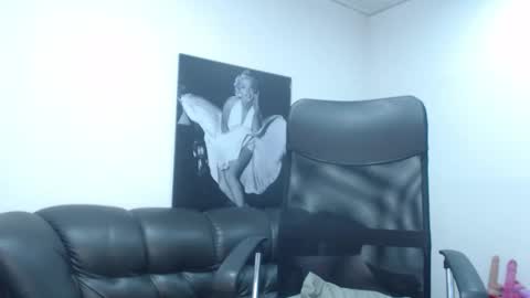 Snapshot of camille_diaz19 chatting on 11.06.25 Camille online show from 11.06.25