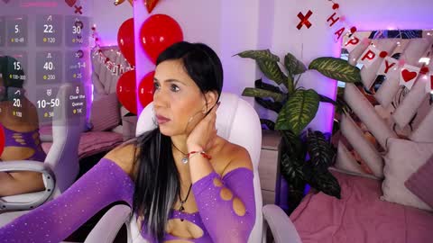 Snapshot of camille_halls chatting on 02.07.25 Camille online show from 02.07.25