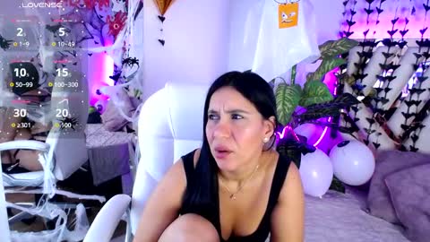 Snapshot of camille_halls chatting on 10.23.25 Camille online show from 10.23.25