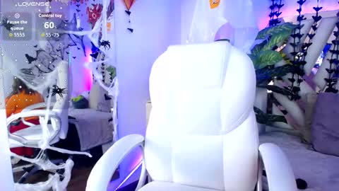 Snapshot of camille_halls chatting on 10.31.25 Camille online show from 10.31.25