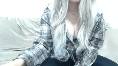 Snapshot of camillebunny chatting on 01.19.26 CamilleBunny online show from 01.19.26