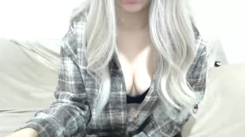 Snapshot of camillebunny chatting on 02.05.26 CamilleBunny online show from 02.05.26