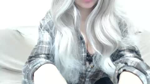 Snapshot of camillebunny chatting on 02.14.26 CamilleBunny online show from 02.14.26