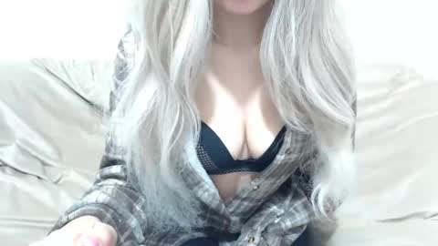 Snapshot of camillebunny chatting on 02.17.26 CamilleBunny online show from 02.17.26