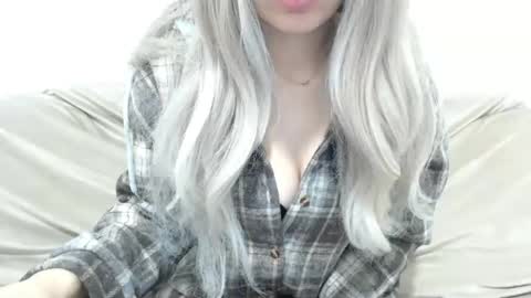 Snapshot of camillebunny chatting on 02.25.26 CamilleBunny online show from 02.25.26