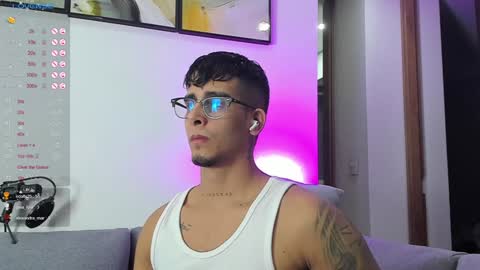   INDEPENDENT MODEL online show from 01.24.25