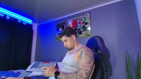 Snapshot of camiloalvarezzz3 chatting on 09.27.25 CAMILO online show from 09.27.25