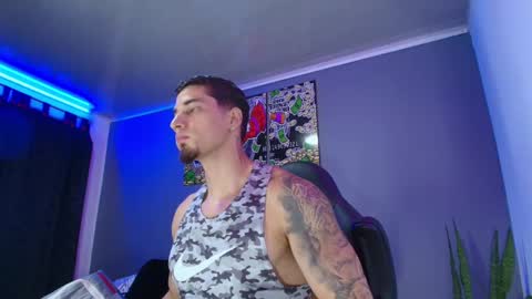 Snapshot of camiloalvarezzz3 chatting on 09.30.25 CAMILO online show from 09.30.25