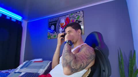 Snapshot of camiloalvarezzz3 chatting on 10.03.25 CAMILO online show from 10.03.25