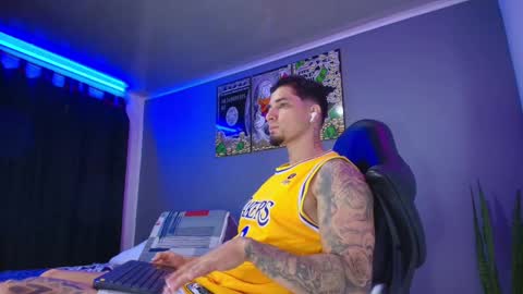 Snapshot of camiloalvarezzz3 chatting on 10.05.25 CAMILO online show from 10.05.25