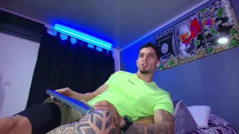 Snapshot of camiloalvarezzz3 chatting on 10.07.25 CAMILO online show from 10.07.25