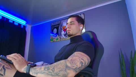 Snapshot of camiloalvarezzz3 chatting on 10.10.25 CAMILO online show from 10.10.25