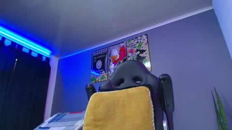 Snapshot of camiloalvarezzz3 chatting on 10.11.25 CAMILO online show from 10.11.25