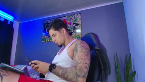 Snapshot of camiloalvarezzz3 chatting on 10.13.25 CAMILO online show from 10.13.25