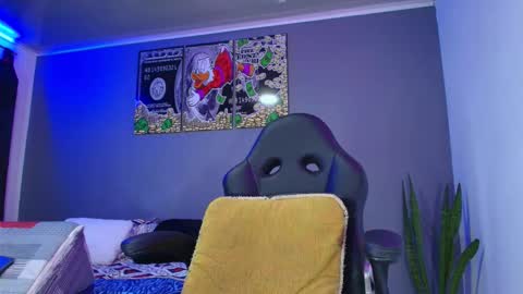 Snapshot of camiloalvarezzz3 chatting on 10.14.25 CAMILO online show from 10.14.25