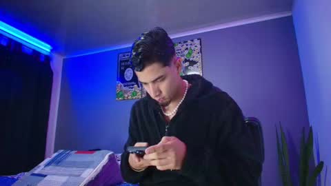 Snapshot of camiloalvarezzz3 chatting on 10.18.25 CAMILO online show from 10.18.25