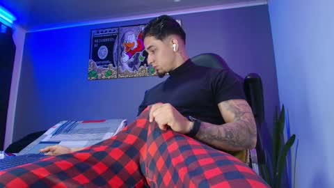 Snapshot of camiloalvarezzz3 chatting on 10.24.25 CAMILO online show from 10.24.25