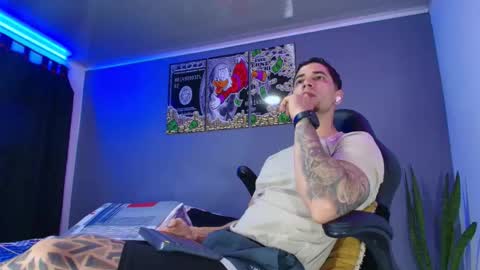 Snapshot of camiloalvarezzz3 chatting on 10.28.25 CAMILO online show from 10.28.25