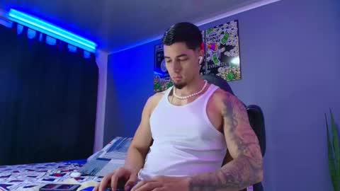 Snapshot of camiloalvarezzz3 chatting on 11.02.25 CAMILO online show from 11.02.25