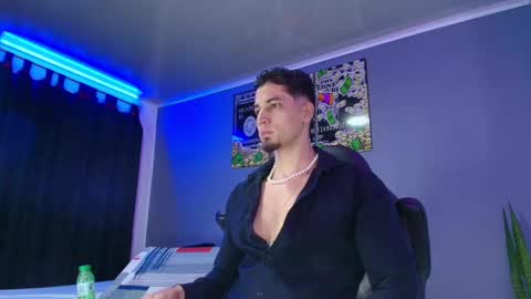 Snapshot of camiloalvarezzz3 chatting on 11.11.25 CAMILO online show from 11.11.25