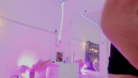 Snapshot of camilodoumit chatting on 02.08.25 CamiloDoumit online show from 02.08.25