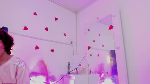 Snapshot of camilodoumit chatting on 02.16.25 CamiloDoumit online show from 02.16.25